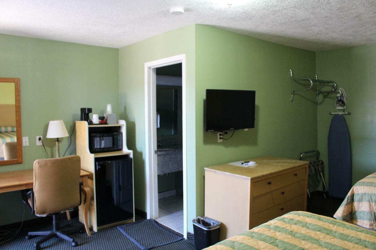 Deluxe Inn פורט סטוקטון מראה חיצוני תמונה